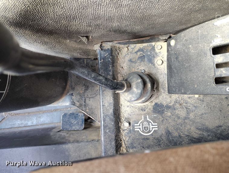 image for item IP9653 2001 John Deere 5310 tractor