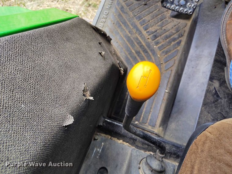 image for item IP9653 2001 John Deere 5310 tractor