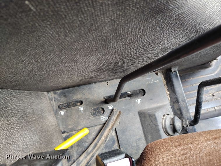 image for item IP9653 2001 John Deere 5310 tractor