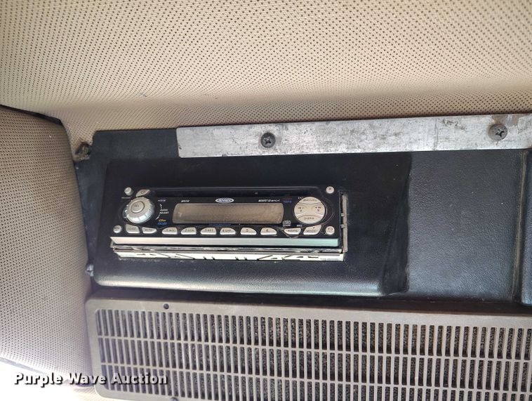 image for item IP9653 2001 John Deere 5310 tractor