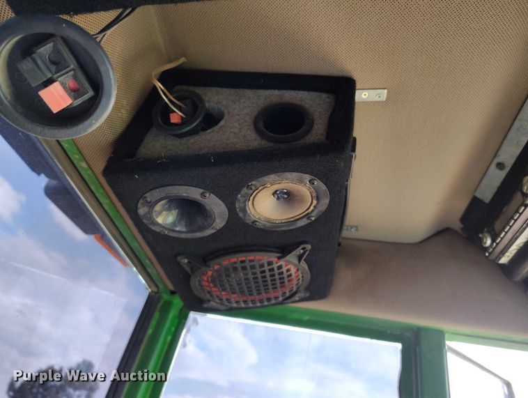 image for item IP9653 2001 John Deere 5310 tractor