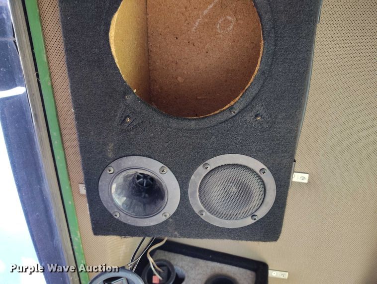 image for item IP9653 2001 John Deere 5310 tractor