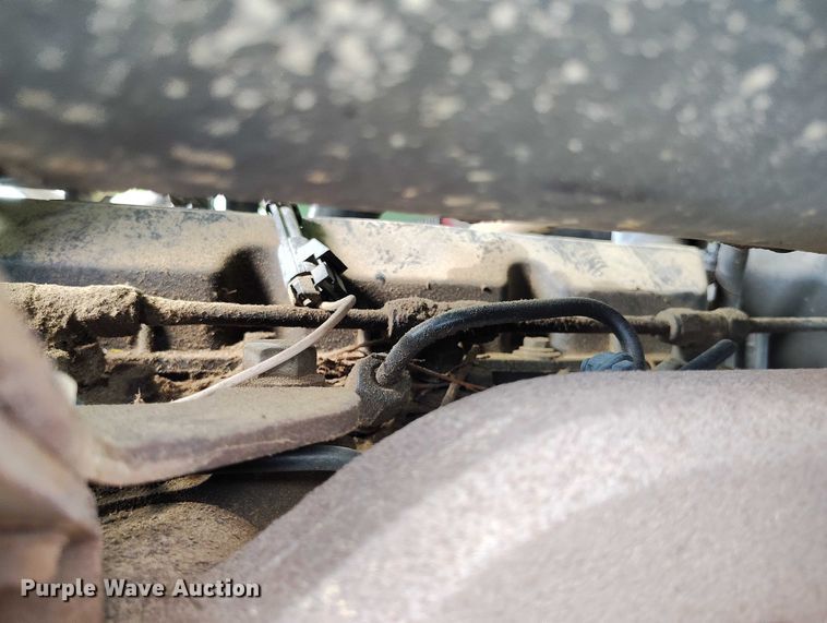 image for item IP9653 2001 John Deere 5310 tractor