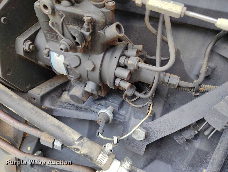 image for item IP9653 2001 John Deere 5310 tractor