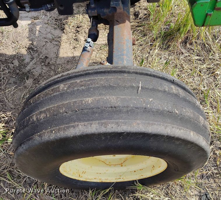 image for item IP9653 2001 John Deere 5310 tractor