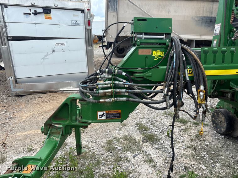 image for item YA0850 2011 John Deere 1790 split row planter