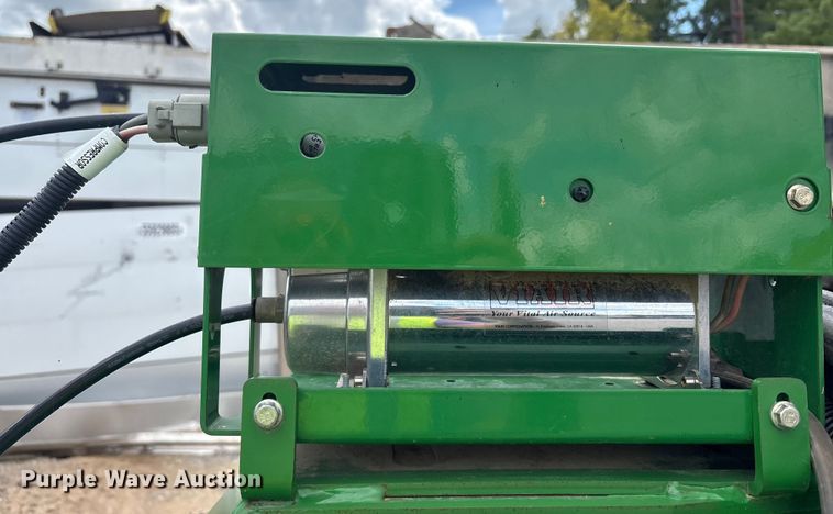 image for item YA0850 2011 John Deere 1790 split row planter