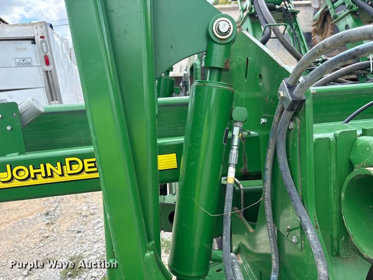 image for item YA0850 2011 John Deere 1790 split row planter