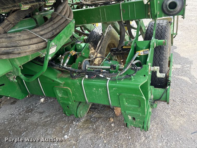 image for item YA0850 2011 John Deere 1790 split row planter