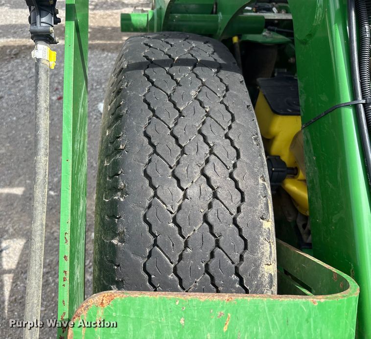 image for item YA0850 2011 John Deere 1790 split row planter