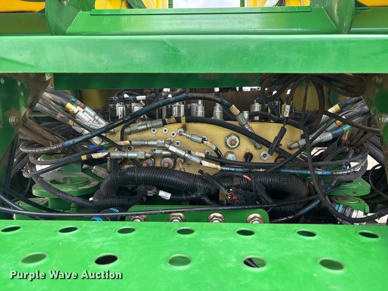 image for item YA0850 2011 John Deere 1790 split row planter