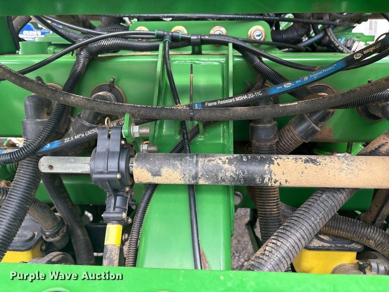 image for item YA0850 2011 John Deere 1790 split row planter