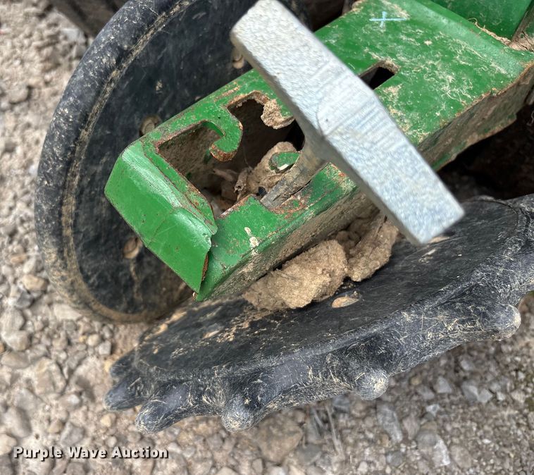 image for item YA0850 2011 John Deere 1790 split row planter