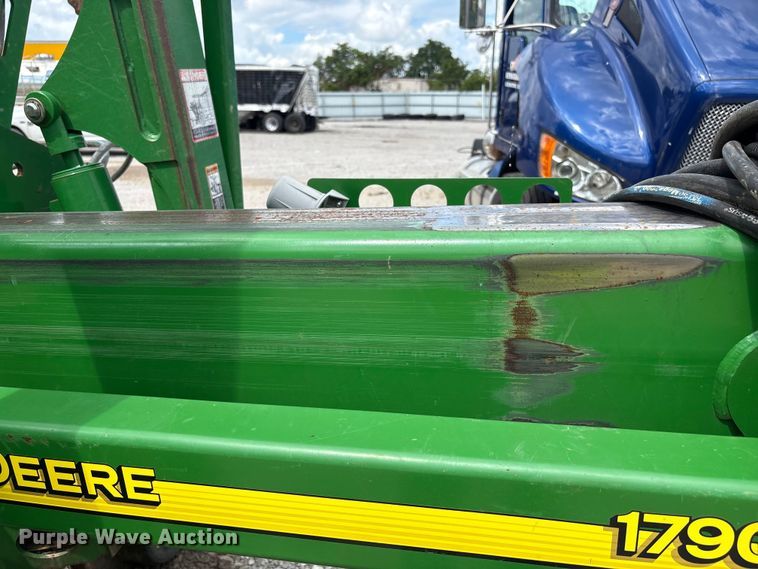 image for item YA0850 2011 John Deere 1790 split row planter