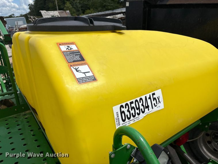 image for item YA0850 2011 John Deere 1790 split row planter