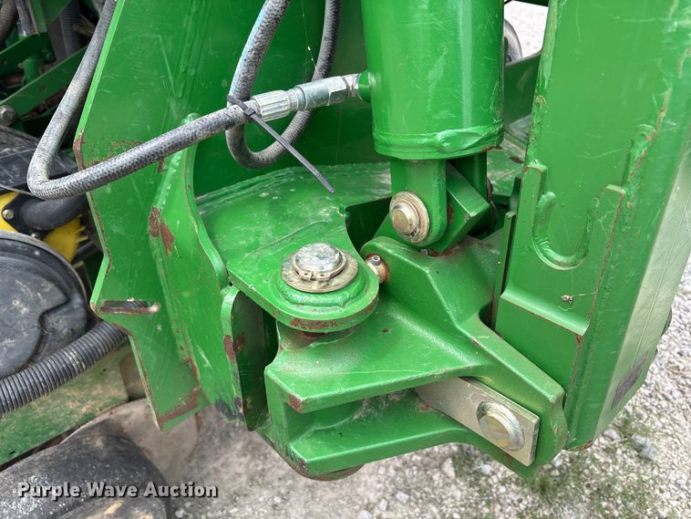 image for item YA0850 2011 John Deere 1790 split row planter