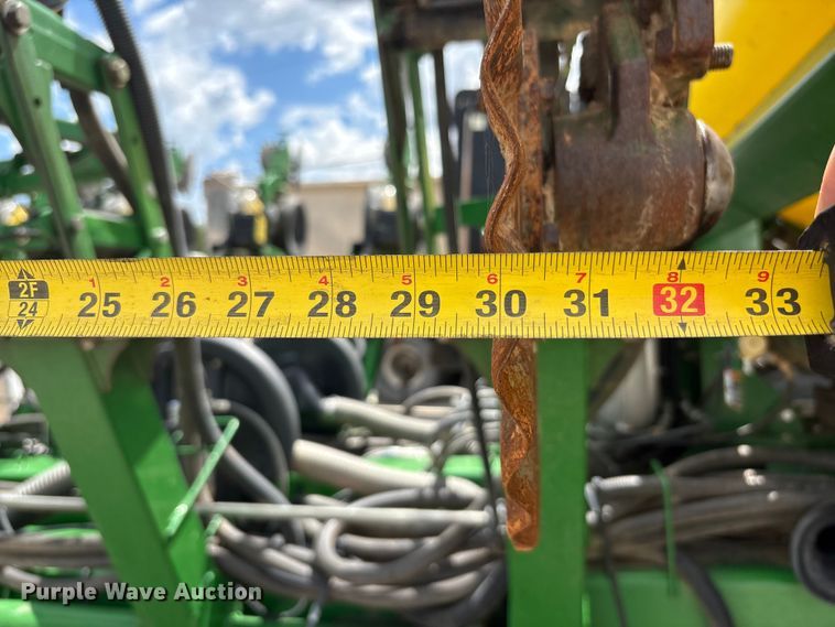 image for item YA0850 2011 John Deere 1790 split row planter