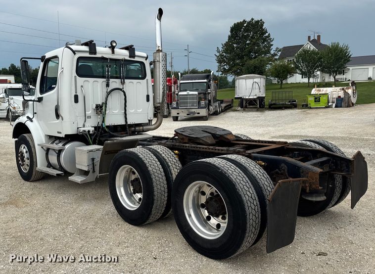 image for item DJ9696 2007 Freightliner M2 semi truck