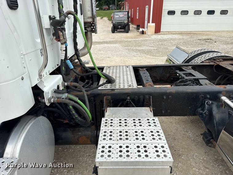 image for item DJ9696 2007 Freightliner M2 semi truck