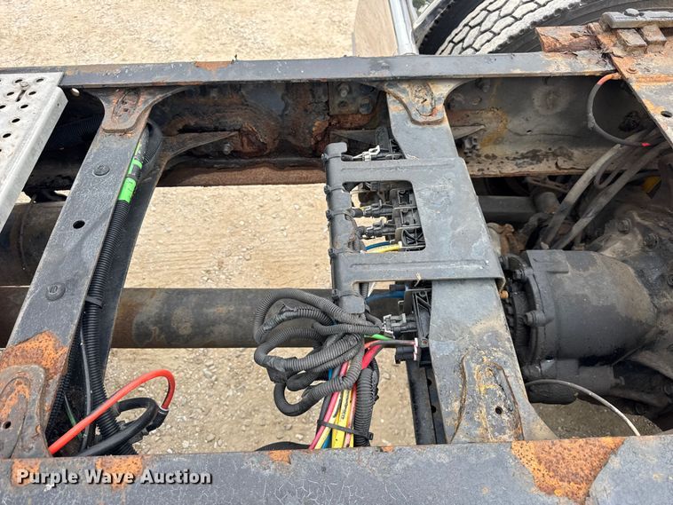 image for item DJ9696 2007 Freightliner M2 semi truck