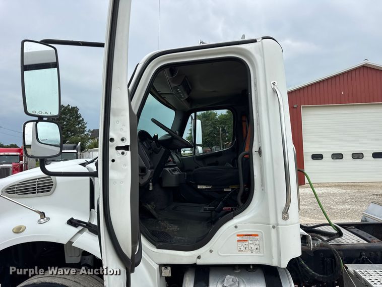 image for item DJ9696 2007 Freightliner M2 semi truck