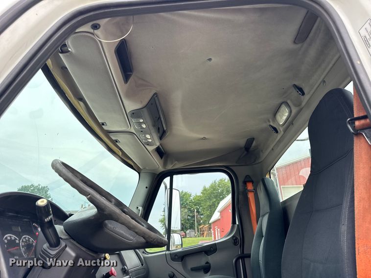 image for item DJ9696 2007 Freightliner M2 semi truck