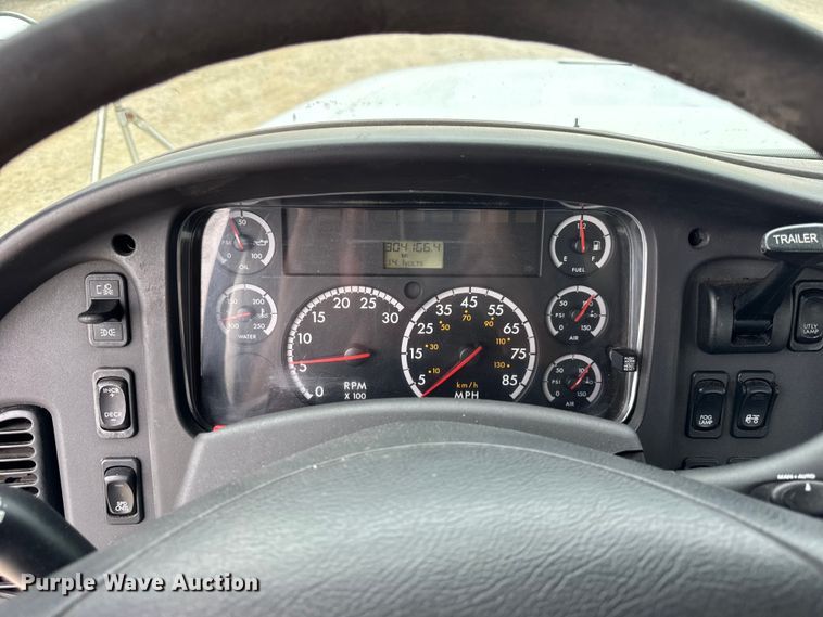 image for item DJ9696 2007 Freightliner M2 semi truck