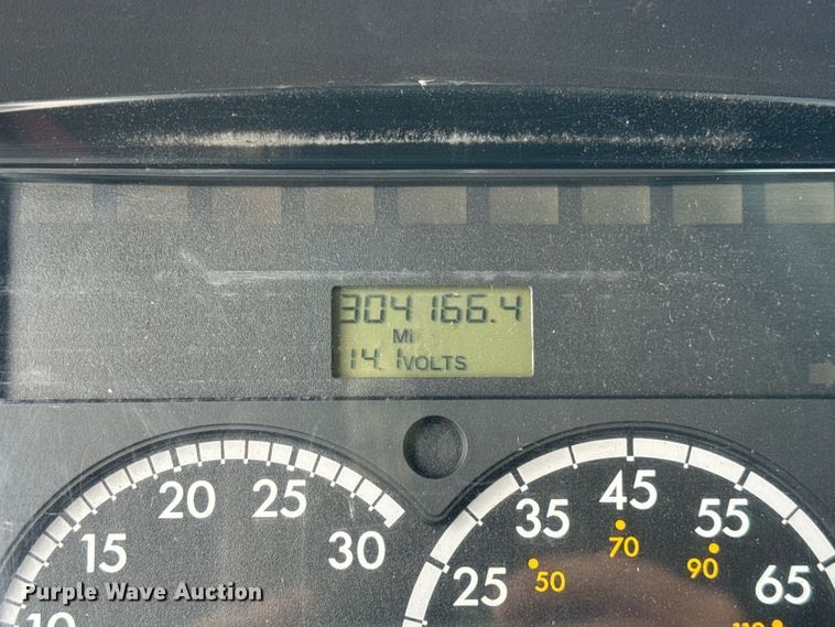 image for item DJ9696 2007 Freightliner M2 semi truck