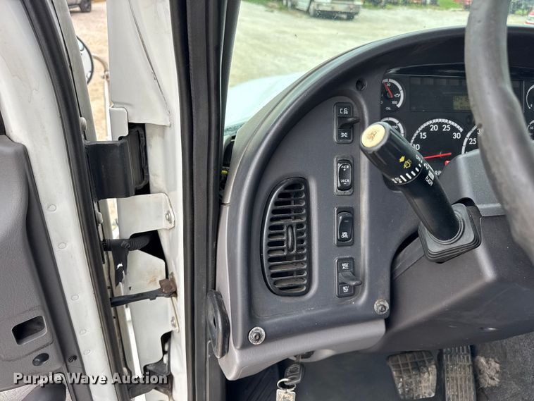 image for item DJ9696 2007 Freightliner M2 semi truck