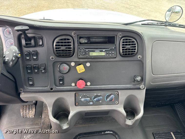 image for item DJ9696 2007 Freightliner M2 semi truck