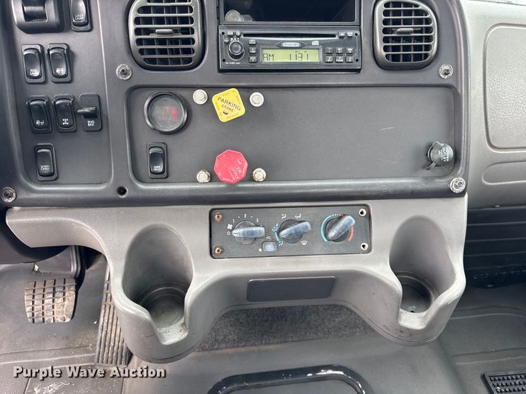 image for item DJ9696 2007 Freightliner M2 semi truck