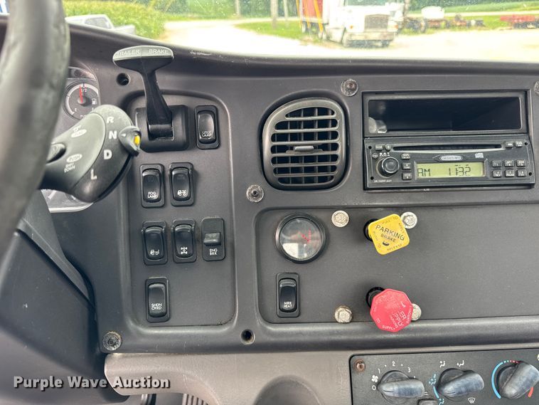 image for item DJ9696 2007 Freightliner M2 semi truck