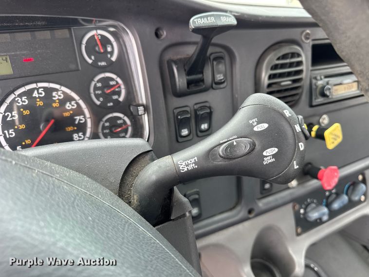 image for item DJ9696 2007 Freightliner M2 semi truck