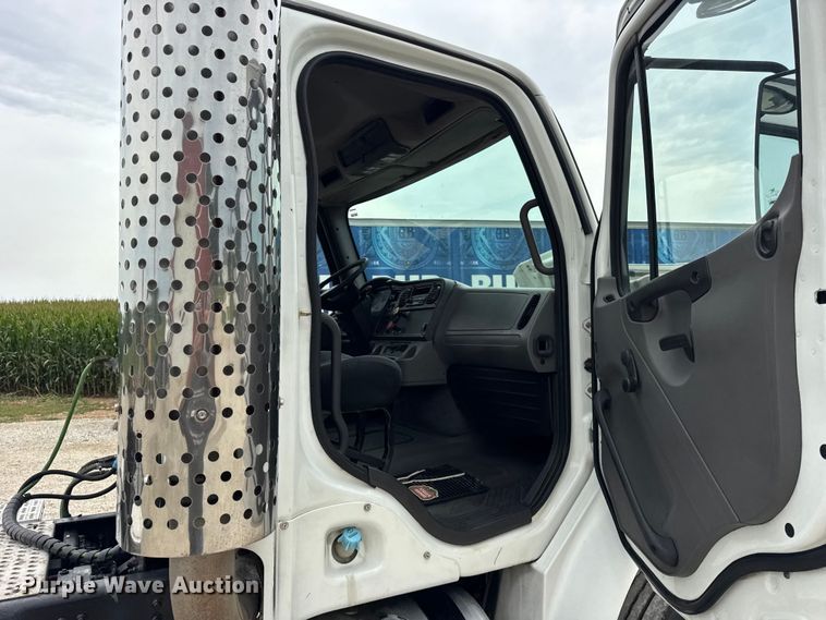 image for item DJ9696 2007 Freightliner M2 semi truck