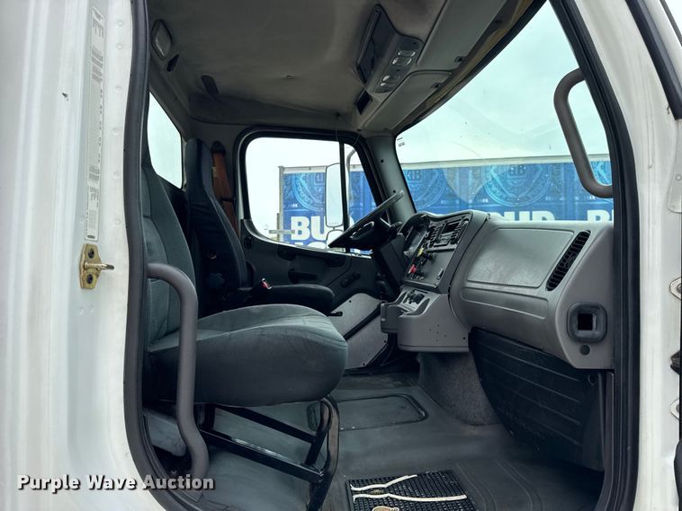 image for item DJ9696 2007 Freightliner M2 semi truck