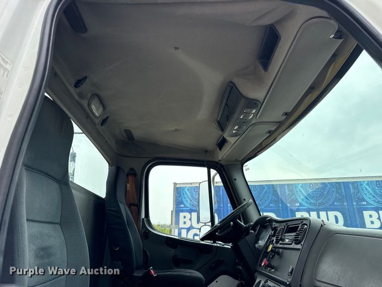 image for item DJ9696 2007 Freightliner M2 semi truck