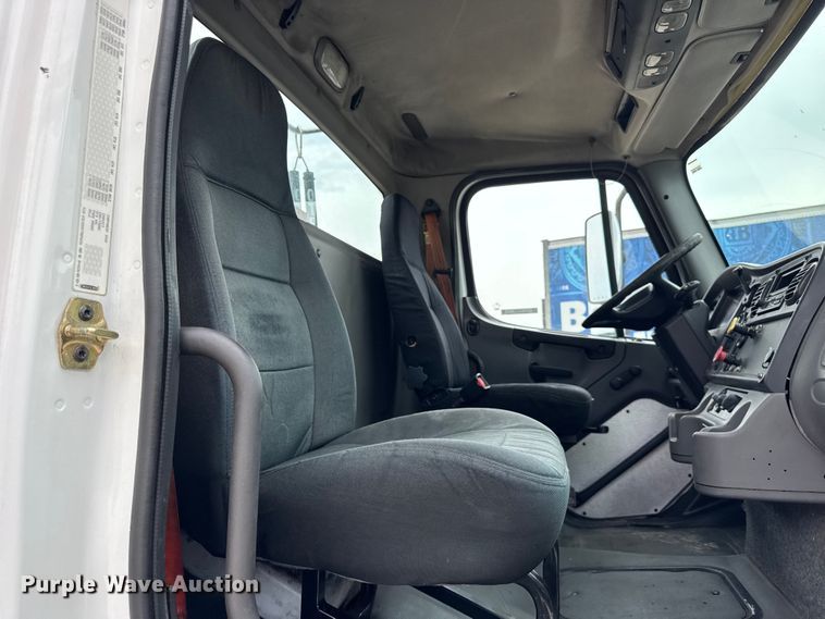 image for item DJ9696 2007 Freightliner M2 semi truck