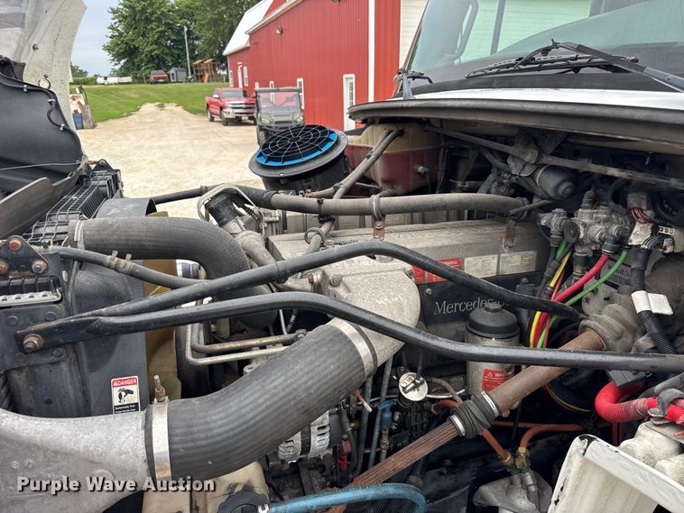 image for item DJ9696 2007 Freightliner M2 semi truck