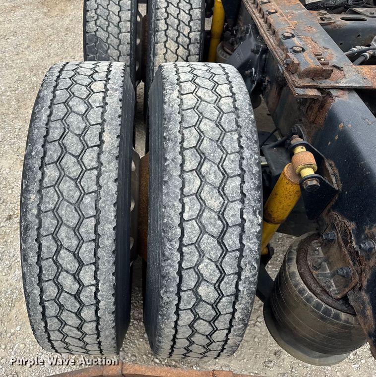 image for item DJ9696 2007 Freightliner M2 semi truck