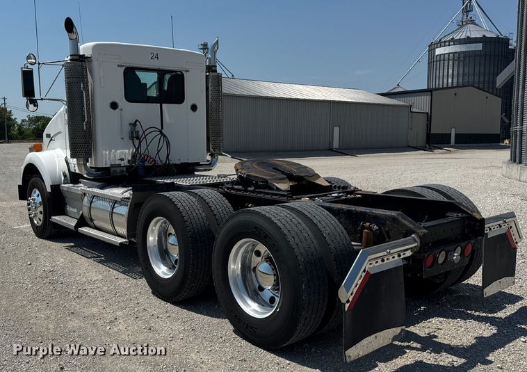 image for item DJ9703 2007 Kenworth T800 semi truck