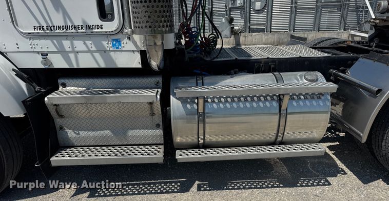 image for item DJ9703 2007 Kenworth T800 semi truck