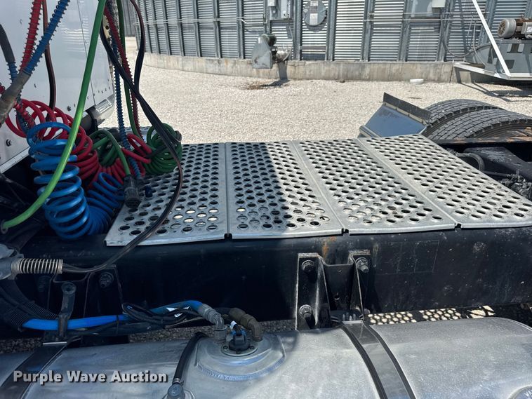 image for item DJ9703 2007 Kenworth T800 semi truck