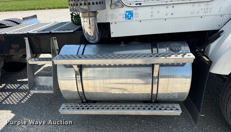 image for item DJ9703 2007 Kenworth T800 semi truck