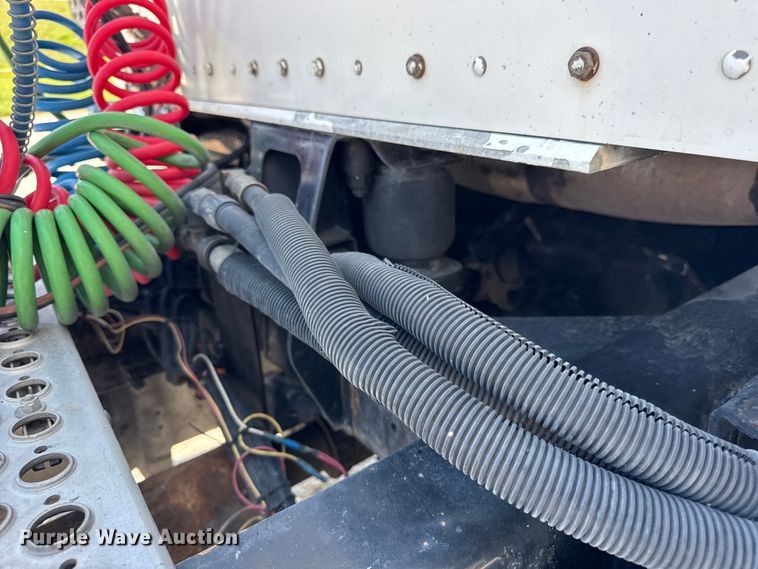 image for item DJ9703 2007 Kenworth T800 semi truck