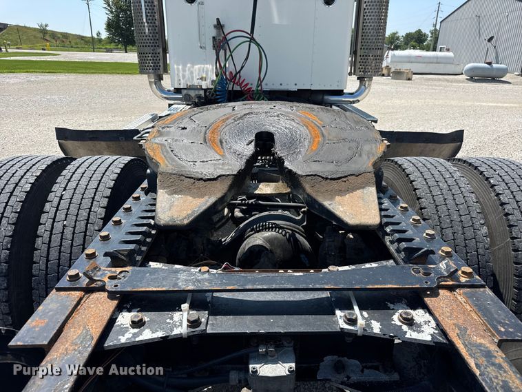 image for item DJ9703 2007 Kenworth T800 semi truck