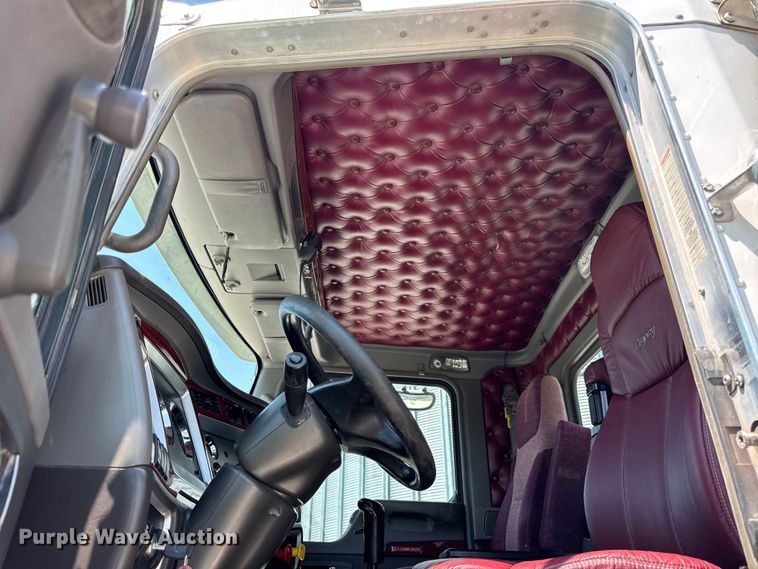 image for item DJ9703 2007 Kenworth T800 semi truck