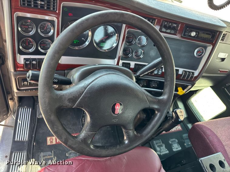 image for item DJ9703 2007 Kenworth T800 semi truck