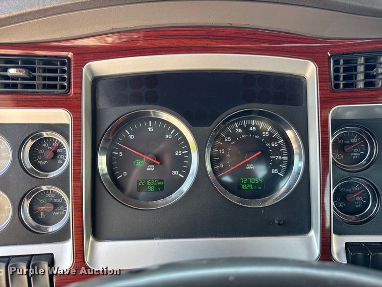 image for item DJ9703 2007 Kenworth T800 semi truck