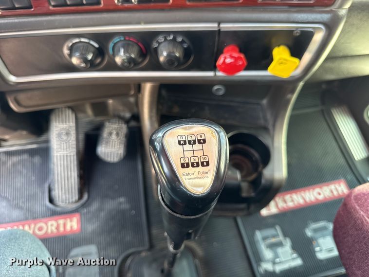 image for item DJ9703 2007 Kenworth T800 semi truck