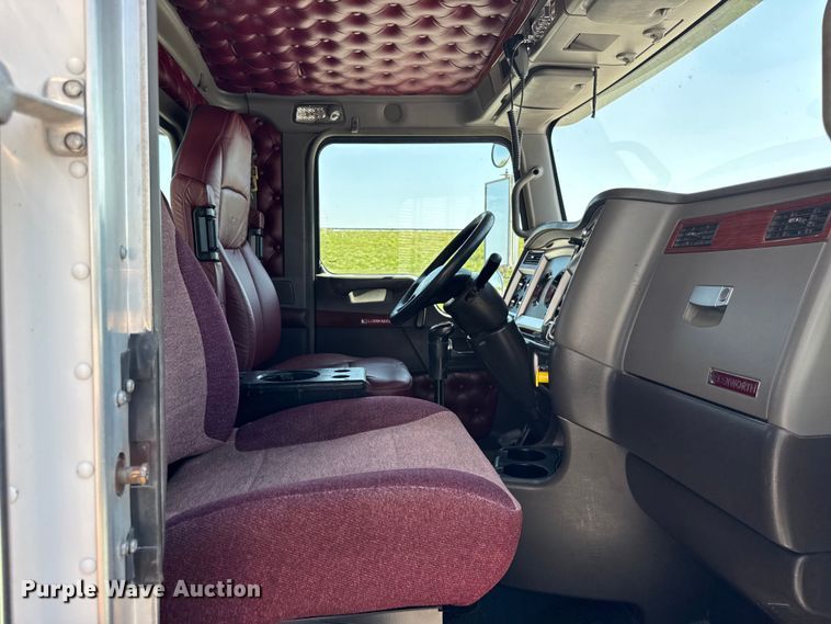 image for item DJ9703 2007 Kenworth T800 semi truck